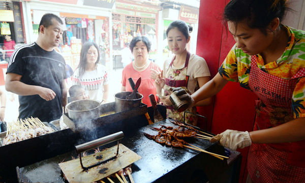 劉倩文賣(mài)鐵板魷魚(yú)