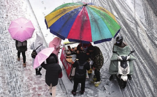 冰天雪地摔傷多,餐廳配送費大幅上漲