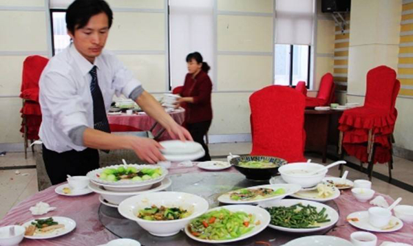 為防止食物浪費，法國政府強制餐飲業(yè)提供打包的服務